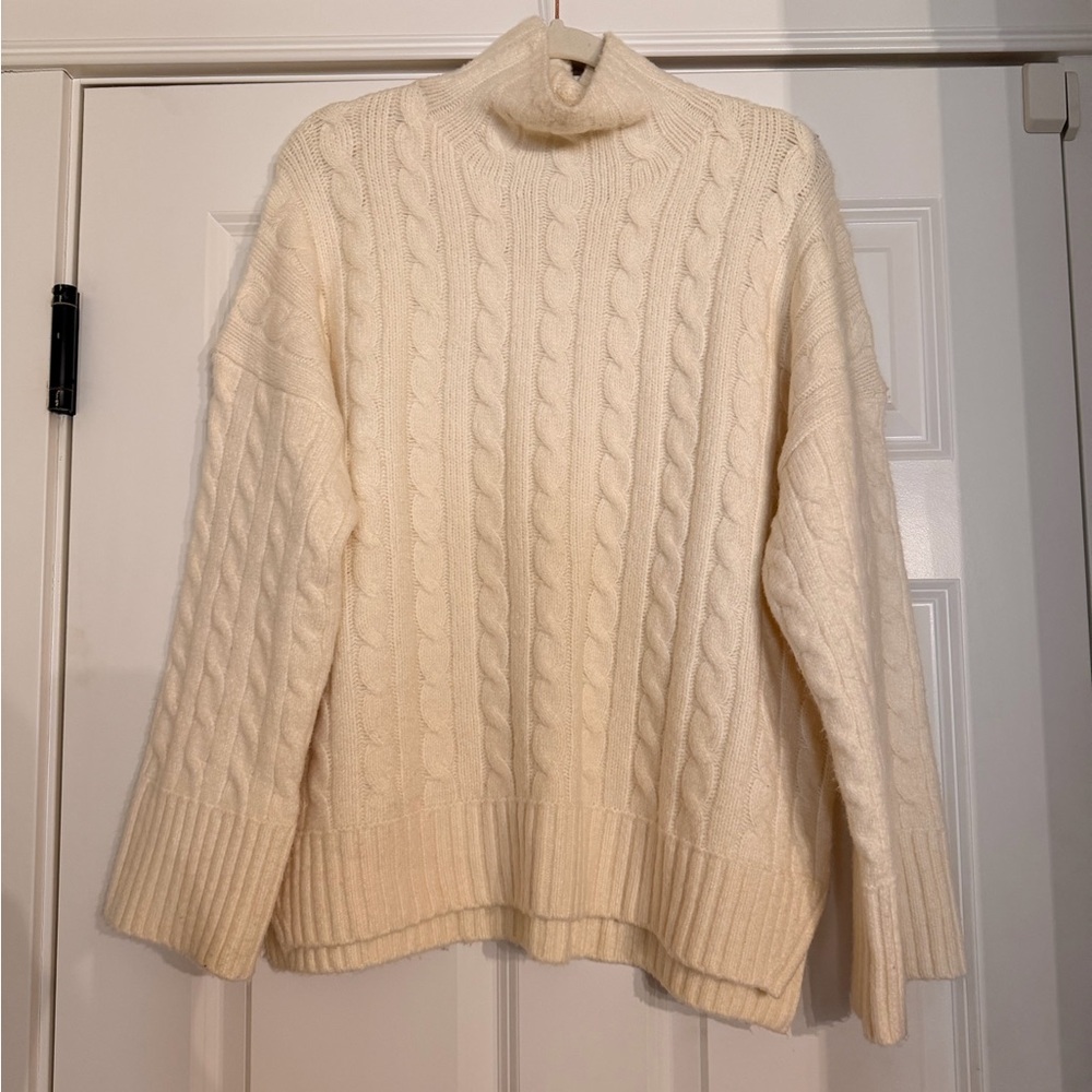 Abercrombie & Fitch Cable Easy Funnel Neck Sweater
